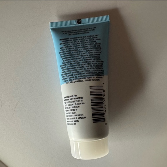 Acure Incredibly Clear Charcoal Lemonade Facial Scrub - Picture 3 of 5